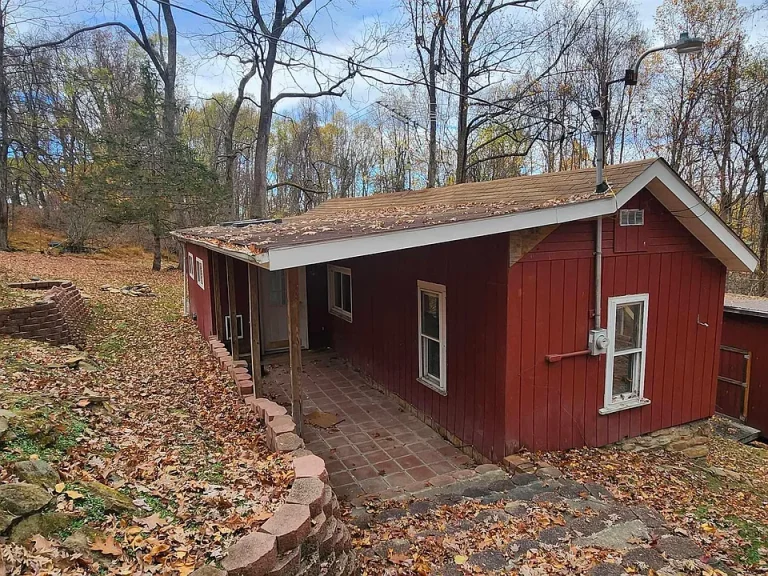 Discover the perfect blend of tranquility and convenience in this charming 2/3-bedroom home. $94,900