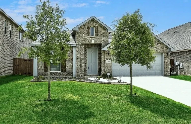 Please review the terms and conditions of the auction carefully 3 bd2 ba. $100,000