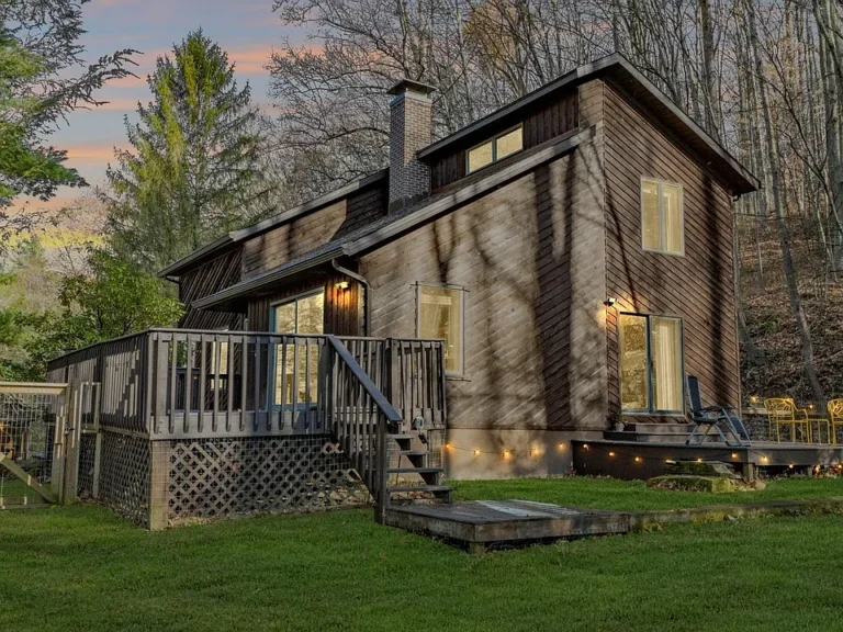 Discover this enchanting 3-bedroom, 2.5-bathroom home, nestled on over an acre of private land. This property offers the perfect blend of modern comfort and natural beauty.