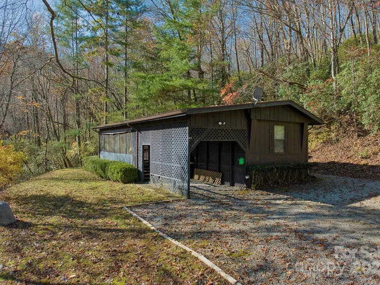 Mountaintop Retreat: Your Serene Escape