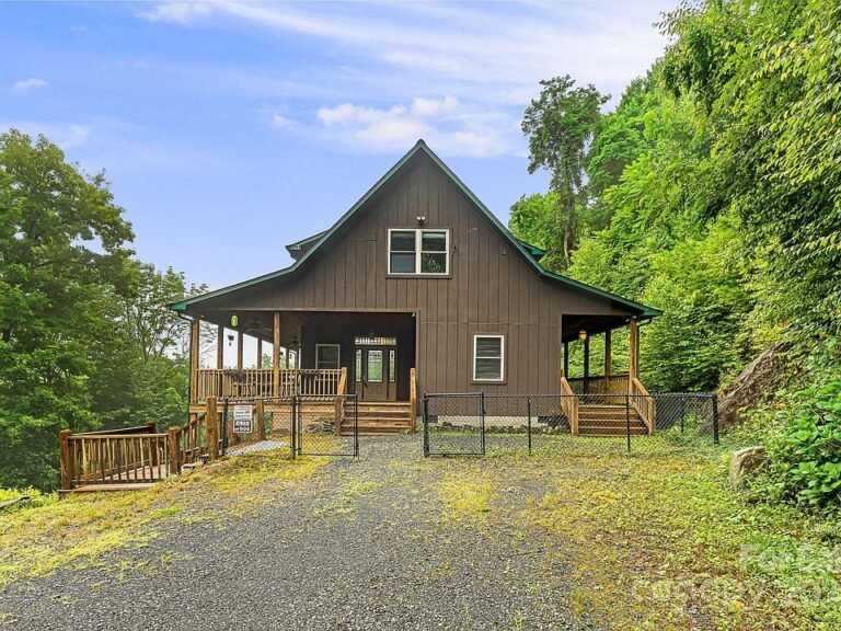 Mountain Retreat with Stunning Views $389,900