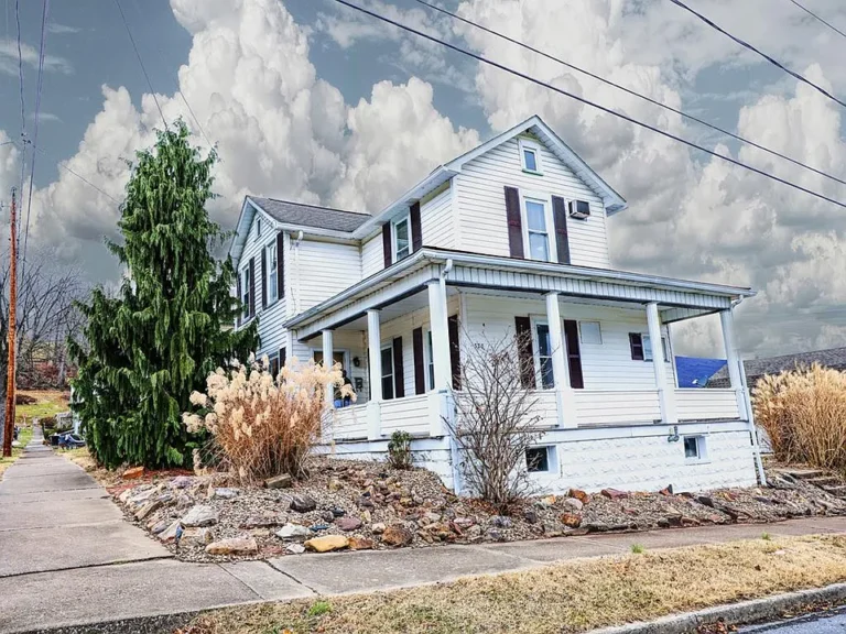 Charming Uptown Mt. Union Home! $154,900