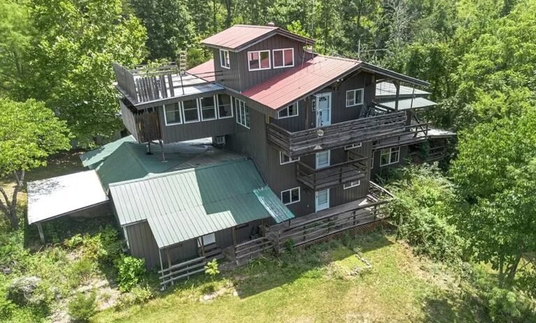 Cozy Cottage on 17.63 Acres in Millsboro, DelawareRustic Ozark Retreat on 7.5 Acres in Winslow, Arkansas