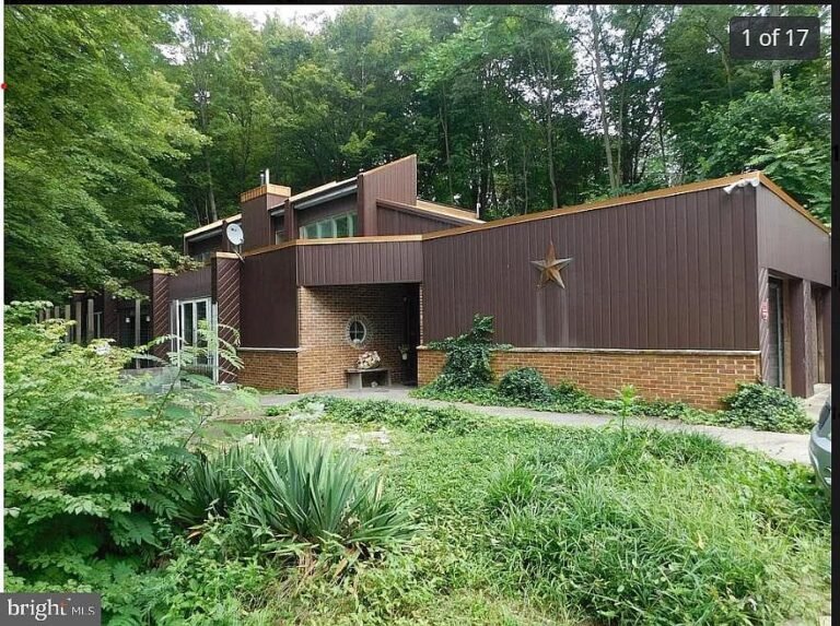 Unique Property with Mountain Views in Lewistown $219,000