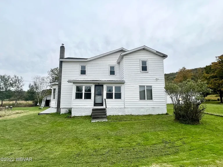 Cash Only Sale: 4-Bedroom House with 4-Car Garage on 1.5 Acres – Under $100,000