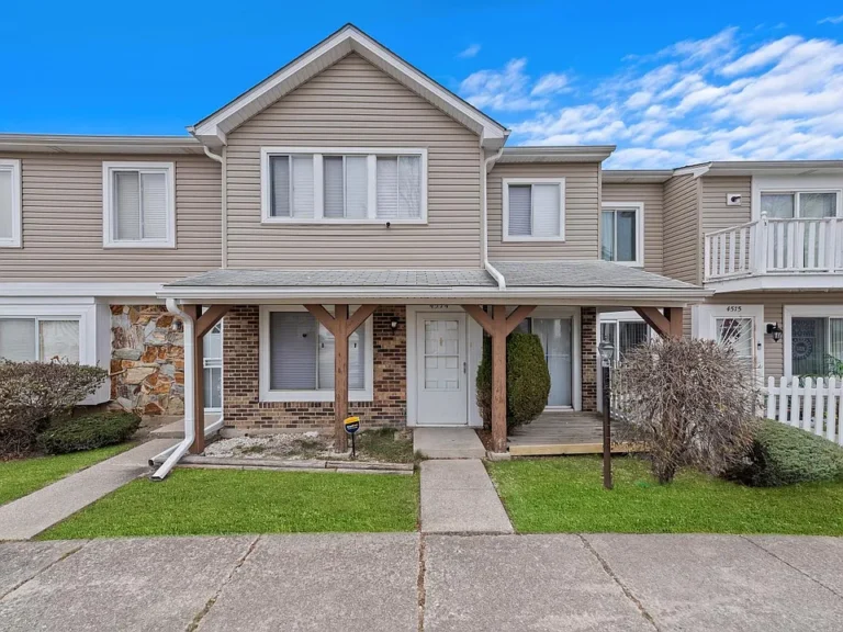 Modern Townhome with Elegant Finishes $180,000