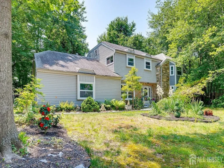 Fully Furnished Colonial in Prime Old Bridge Location $4,300