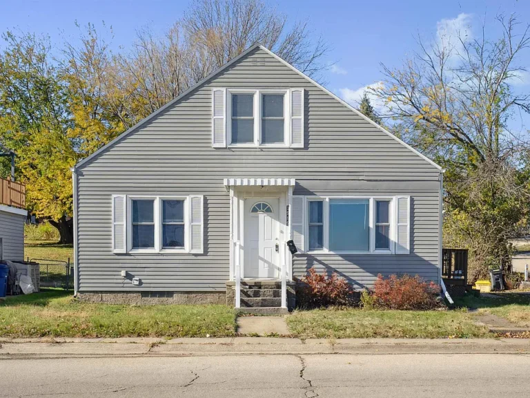 Charming 3-Bedroom Home: Move-In Ready & Full of Potential $183,000