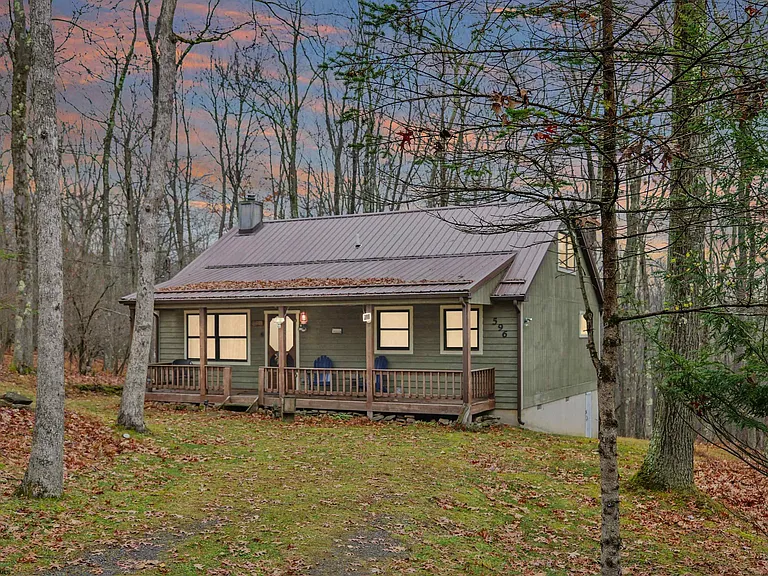Lakefront Retreat: Charming Cabin Near Alpine Lake $289,000