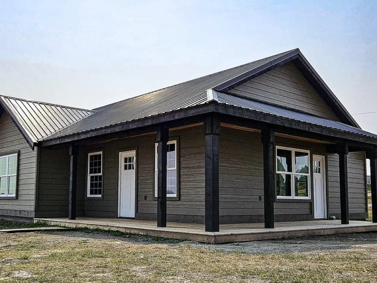 Mountain Views Await: Stunning New Construction in Judith Gap