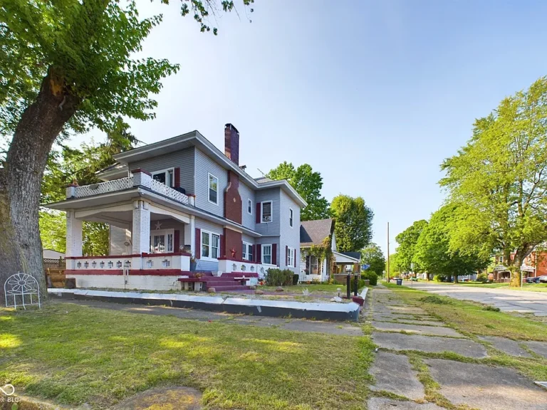 5 bedrooms, 2 kitchens, 3 living rooms, a fenced-in yard, and a detached garage. $109,900