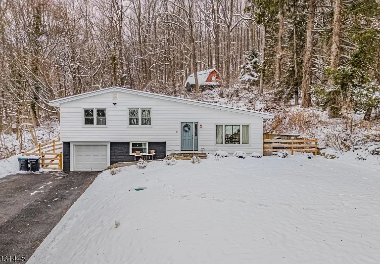 Move-In Ready Split-Level Home in Washington Township $389,000