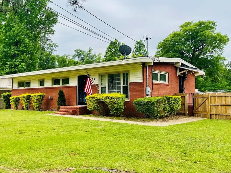 Your Oasis Awaits: Charming 3-Bedroom Home with Pool $165,000
