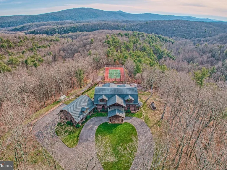 Luxurious West Virginia Mountain Lodge on 186 Acres