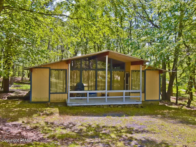 Charming 3-Bedroom Home in a Desirable Community $159,900