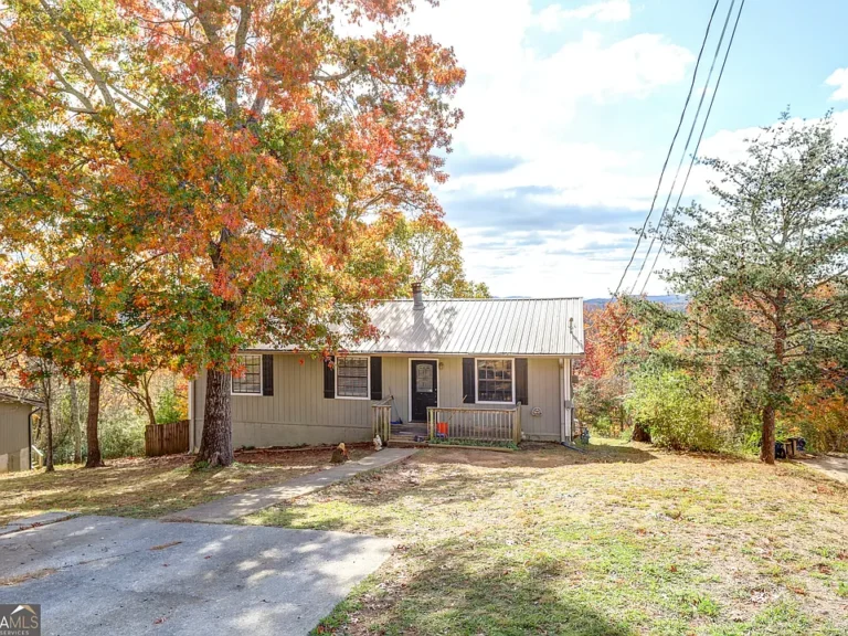 Mountain Views and Convenience: 3-Bedroom Cottage $185,000