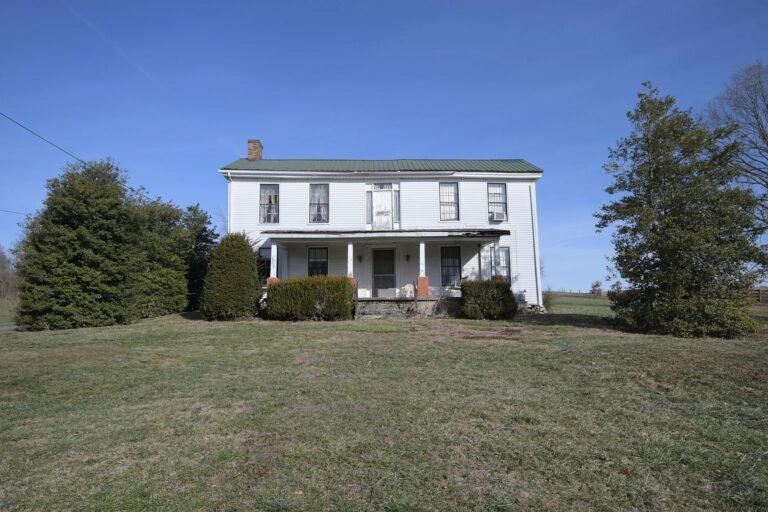 4-Bedroom Farmhouse with 88 Acres in Carlisle, Kentucky