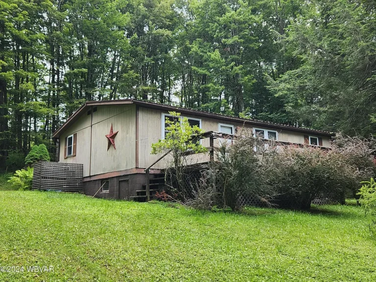 Lake Celestia Retreat: Ranch Home with Wooded Privacy $139,900