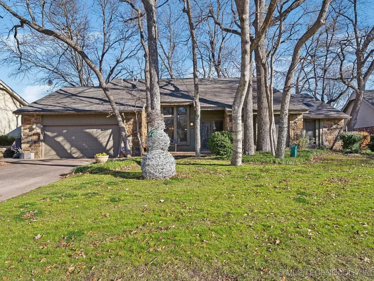 Spacious Home in Chimney Hills This spacious 4-bedroom, 2.5-bathroom home is perfectly situated in the highly acclaimed Darnaby Elementary and Union School District. $150,000