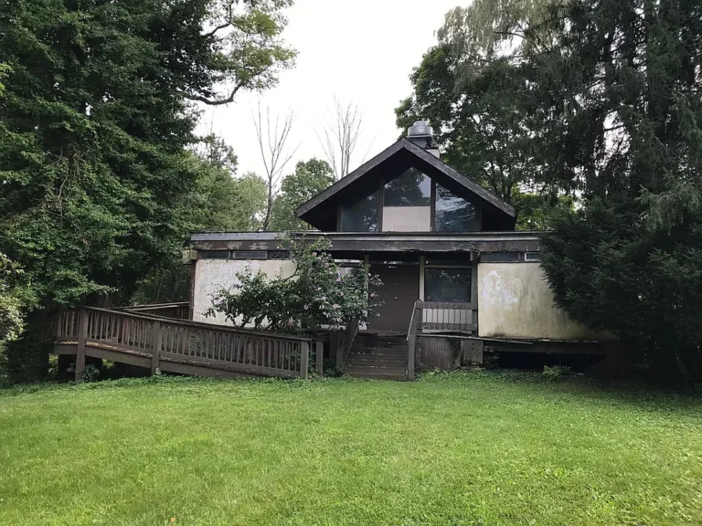 Millerton Redevelopment Opportunity: Potential Single-Family Conversion $100,000