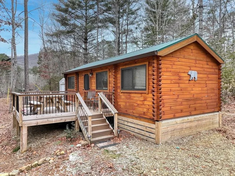 Mountain Retreat: Charming Cabin in Blairsville, GA $185,000