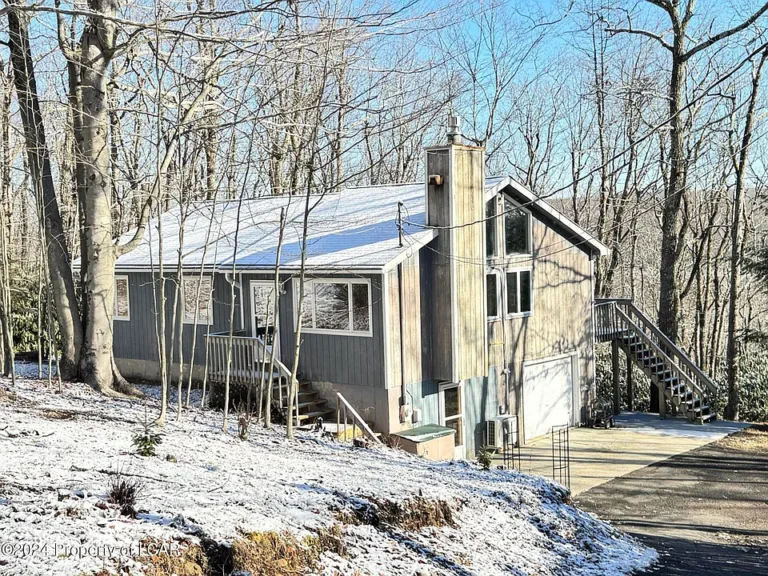 Wooded Pocono Mountain Retreat: Your Serene Escape Awaits $310,000