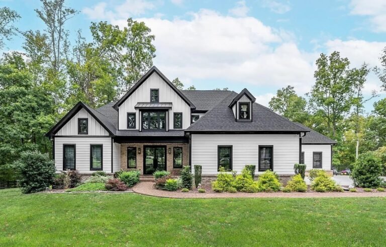 Luxury Equestrian Estate on 26 Acres in Forest, Virginia