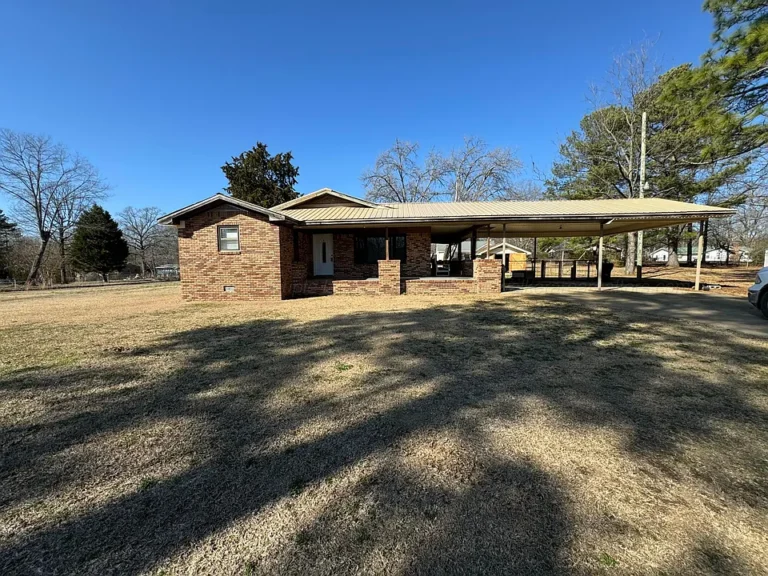 This brick 3-bedroom, 2-bathroom home presents an exciting investment opportunity in Jasper City Limits. $120,000