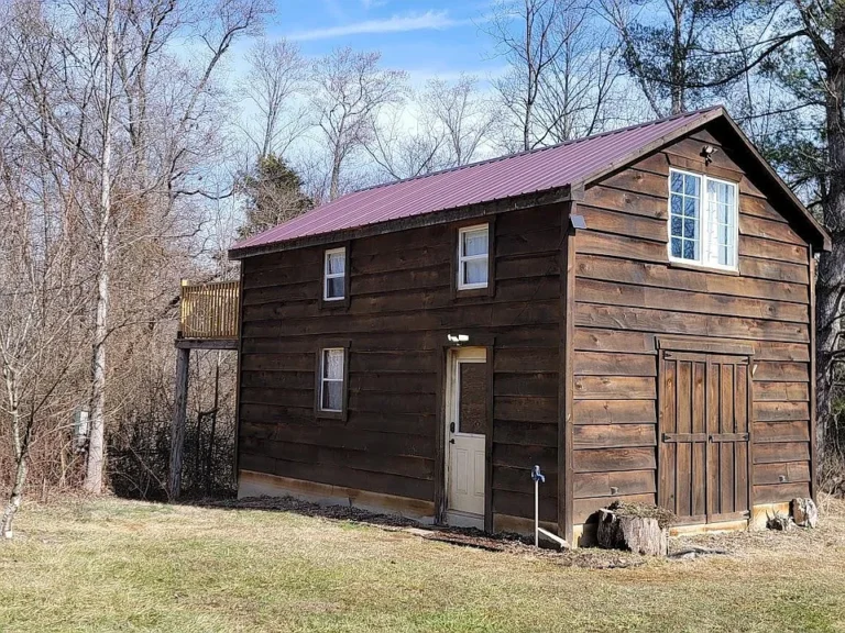 Discover Your Atlanta Oasis: Spacious Ranch with Character $175,000