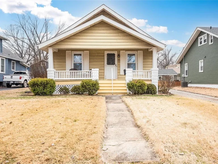 Welcome to this charming 2-bedroom, 1.5-bathroom bungalow in the heart of historic LeClaire. $157,500