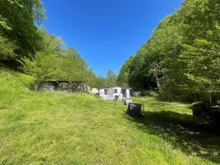 Prime 35-Acre Hillside Lot Perfect for New Home Construction