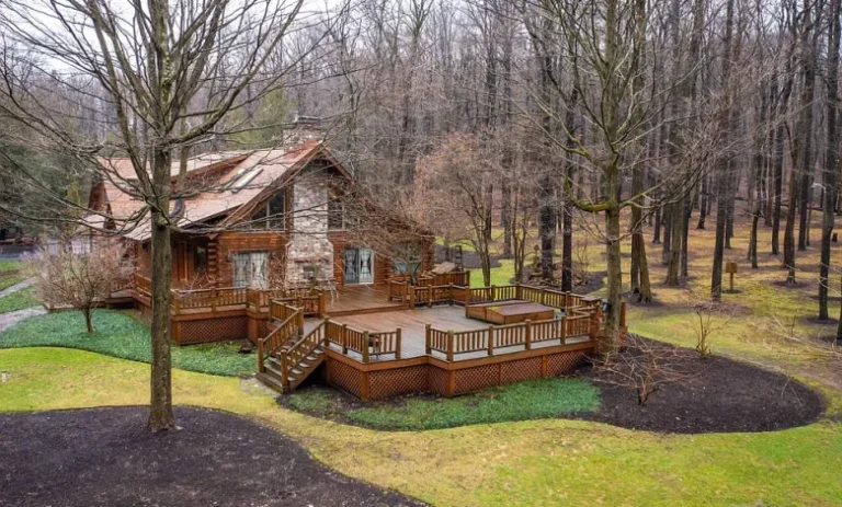 Luxurious Custom-Built Log Home Estate on 64.9 Acres