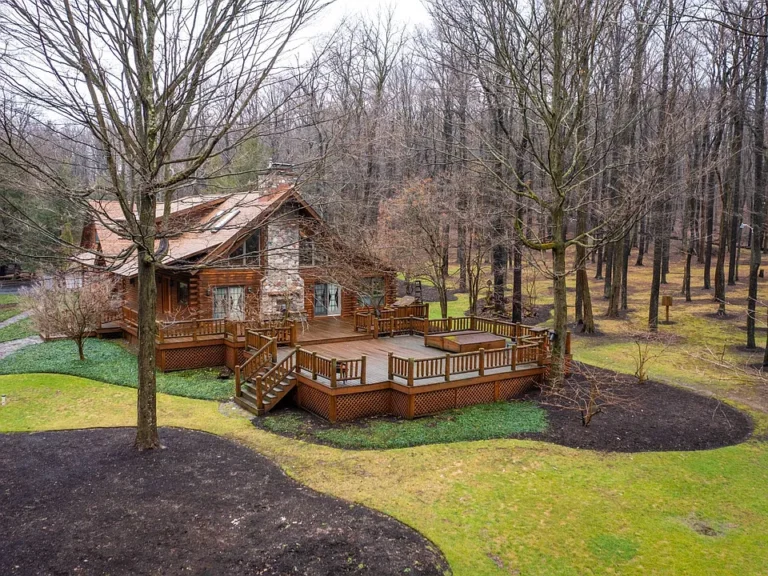 Luxurious Custom-Built Log Home Estate on 64.9 Acres
