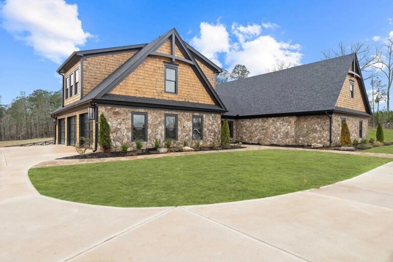 5-Bedroom Farmhouse on 176 Acres in White Plains, Georgia
