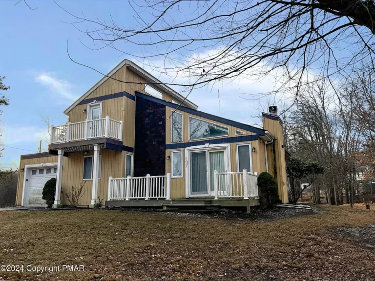 Price Reduced! Modern Contemporary with Huge Potential $189,900