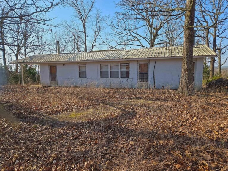 Cabin with 40 Acres for Sale in Hardy, Arkansas