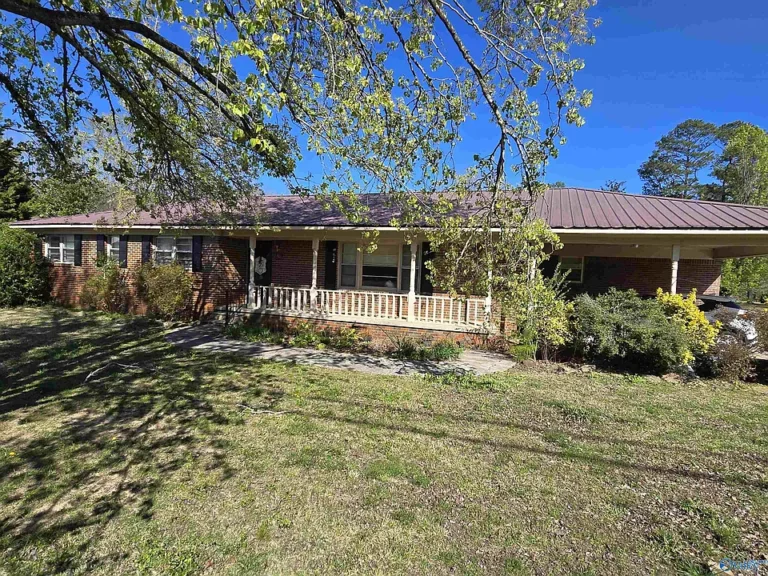 New Listing – Spacious 3-Bedroom, 2-Bathroom Home on Corner Lot! $189,000