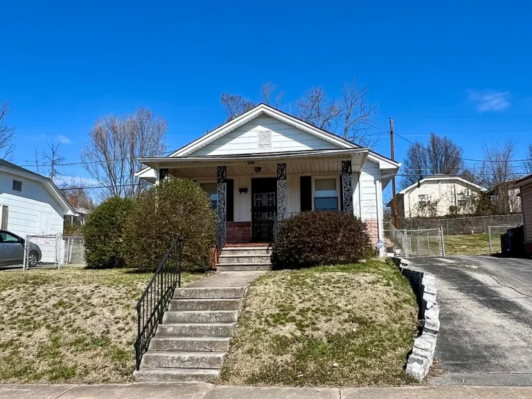 Move-In Ready 3-Bedroom, 1-Bath Home Under $200k – Perfect for City Living!