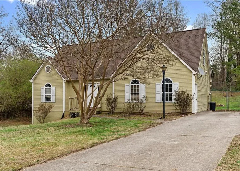This 3-bedroom, 2.5-bath home in Villa Rica is a fantastic opportunity. $199,900