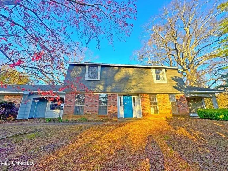 Spacious 5-Bedroom, 3-Bath Home in the Desirable Natchez Trace Subdivision