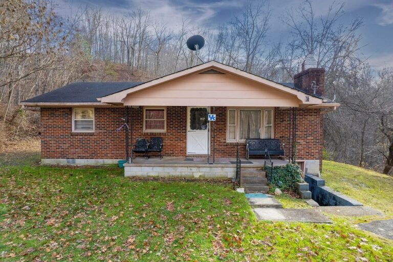 3-Bedroom Home on 100 Acres in West Liberty, Kentucky
