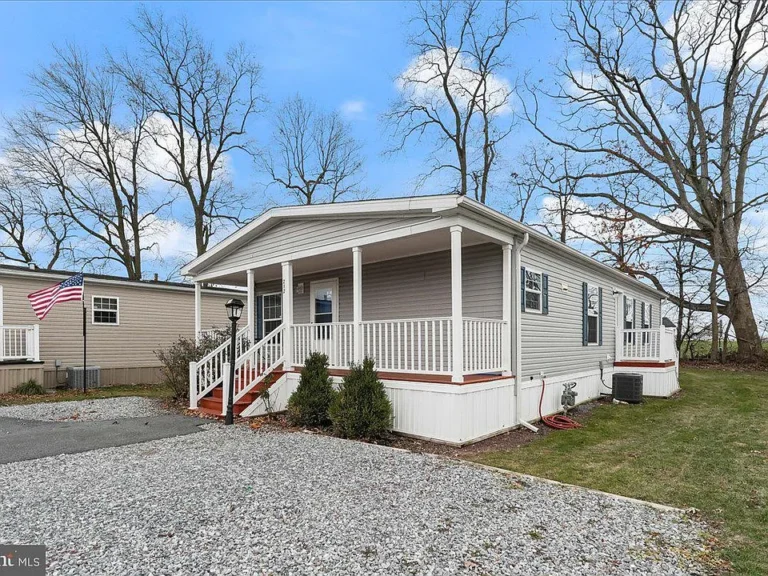 Beautiful 3BR/2BA Home in Desirable Mill Creek Estates: Convenient Location & Modern Touches! $130,000