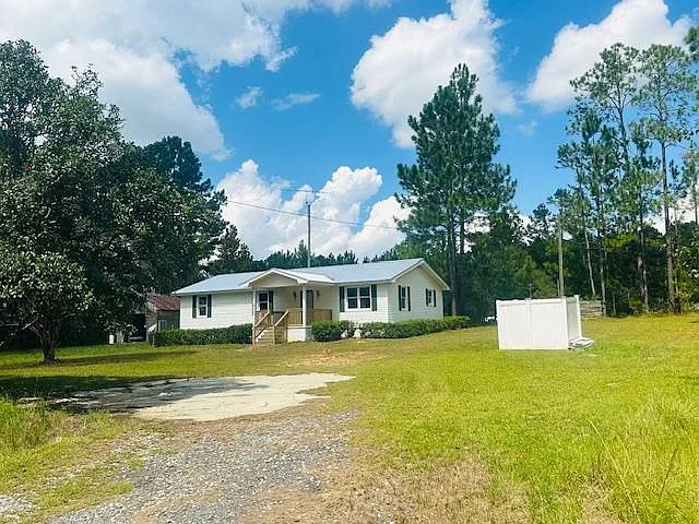 Charming 3-Bedroom, 2-Bath Home on 1.5 Acres in Irwin County – Move-In Ready! $159,900