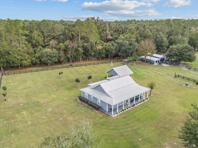 Welcome to Your Dream Homestead!