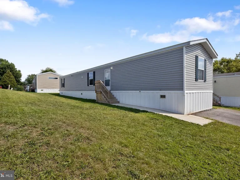 Delightful 2BR/2BA Home in Spring Grove: Modern Living with Hardwood Floors! $80,000