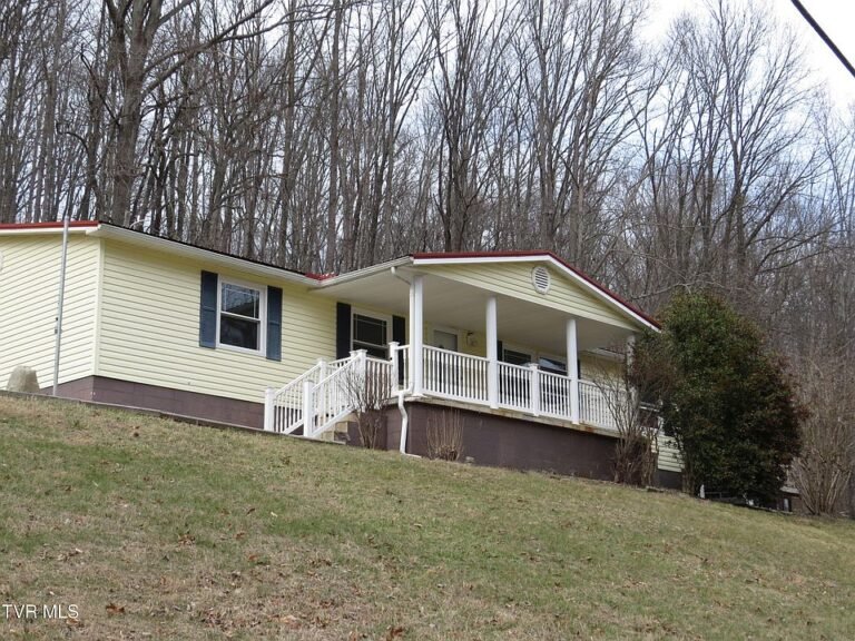 Beautiful mountain views! Within minutes of $114,900