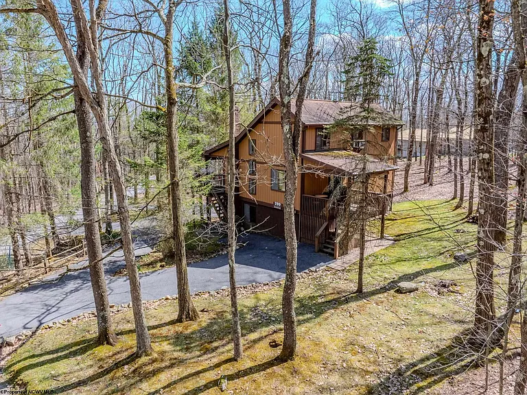 Welcome to ‘Camp Katydid’, a charming chalet nestled in the gated community of Alpine Lake Resort $235,000