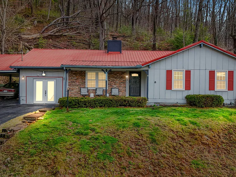 Is a wonderful neighborhood, convenient city living  $180,000