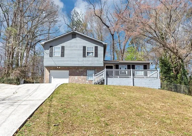 Charming 3-Bedroom, 2-Bathroom Home in Ellenwood, GA – Ready for You to Move In! $197,000