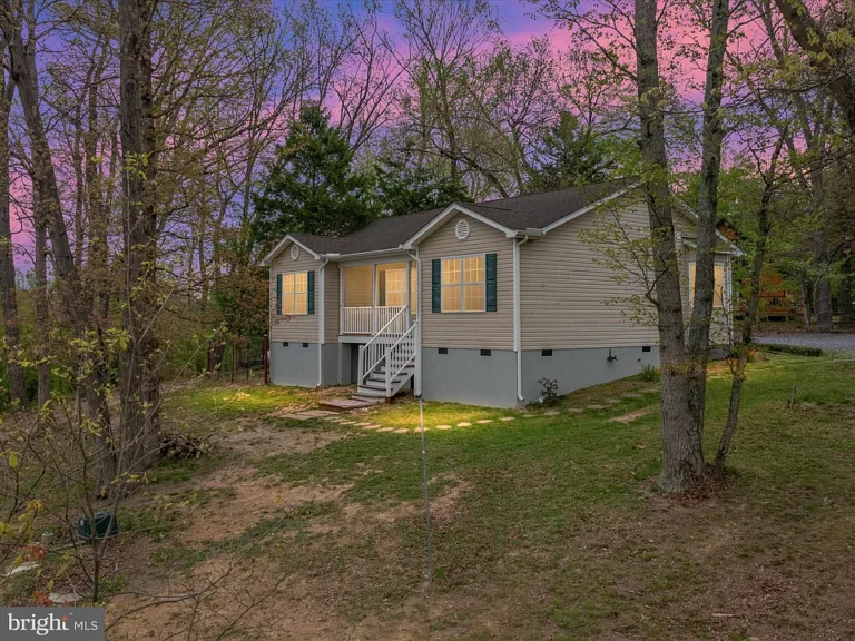 This inviting ranch-style home offers comfortable one-level living with 3 bedrooms and 2 bathrooms here in Slovenia. Enjoy the added bonus of community access to the river and the George Washington National Forest!
